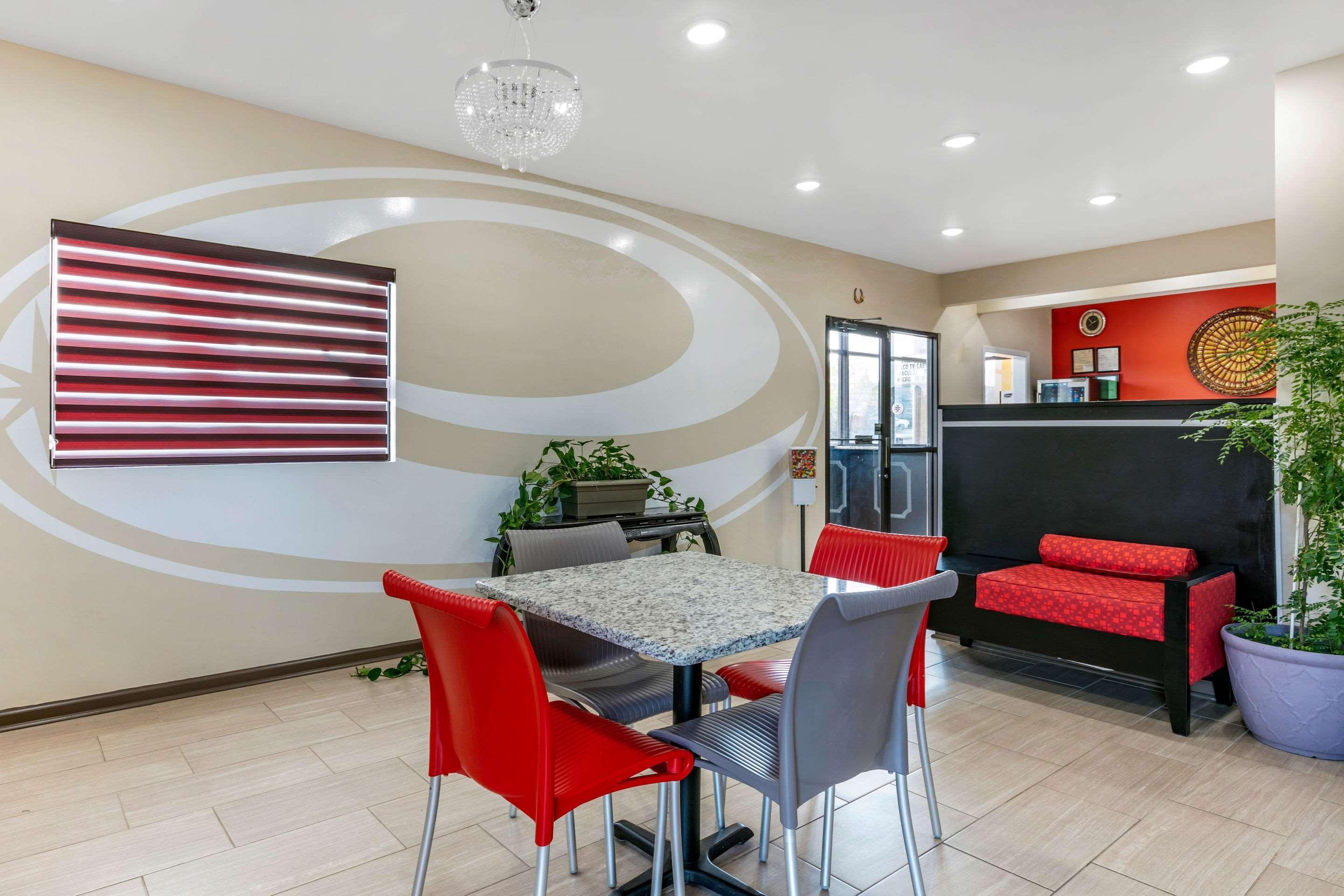 Econo Lodge Northport Экстерьер фото